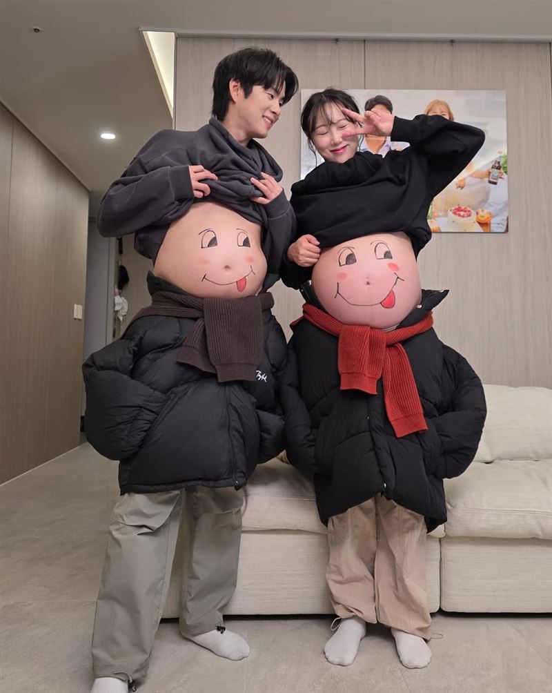 南韓百萬情侶YouTuber「enjoycouple」時常在社群平台上與粉絲分享懷孕日常。（圖／翻攝自IG @enjoycouple）