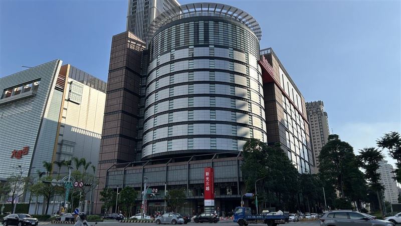 台中新光三越許姓店長突被約談，檢諭令80萬元交保。(圖／新光三越提供)