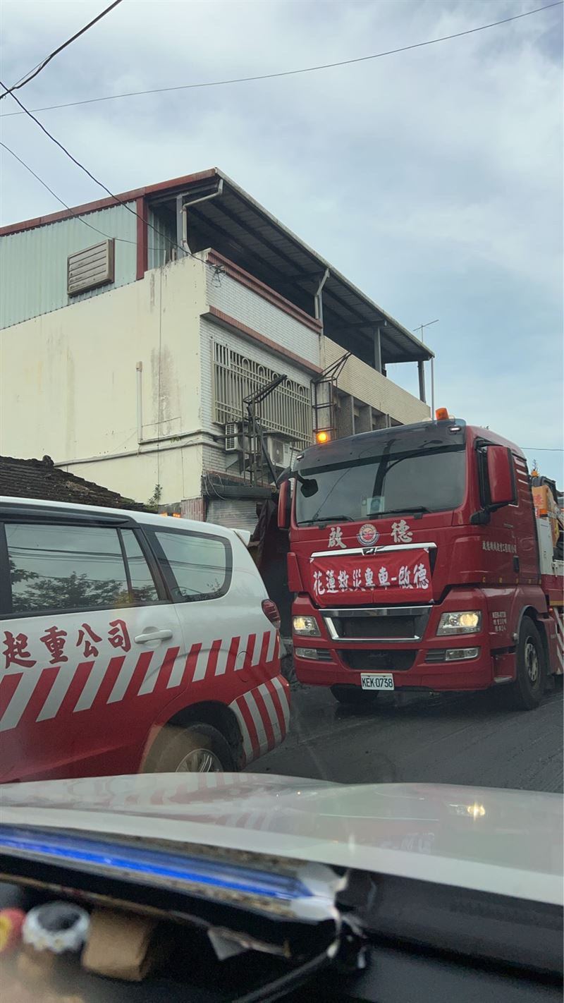 吊車大王的救災車隊已經抵達花蓮。（圖／翻攝畫面）