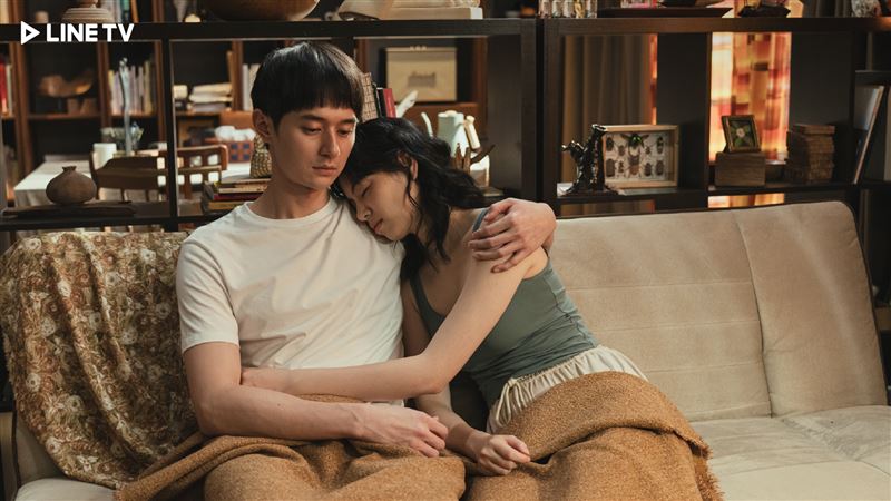 《造物獄》張軒睿（左）與陸夏上演畸形戀。。（圖／LINE TV提供）