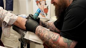 紋身在南韓即將合法，紋身不再只能透專業醫事人員操作，一般人取得政府執照也可執業。（圖／達志影像）