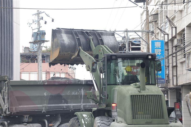 國軍大型車輛機具進駐花蓮。（圖／國防部提供）