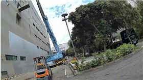 合勤控2024年法拍購得竹南廠房，竟遭人強行高空侵入拆除設備，報案之後警方到場，也未見逮捕現行犯。（圖／合勤控提供）