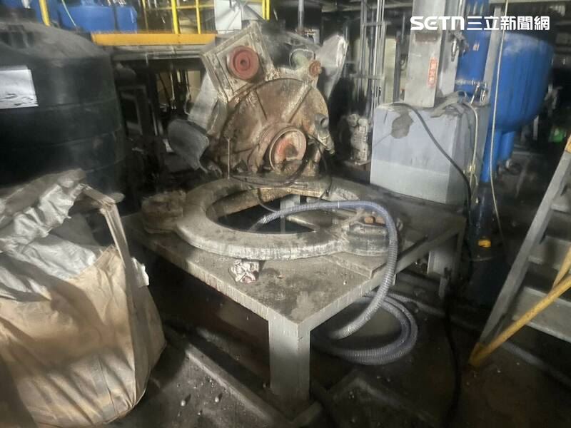 彰化縣線西鄉某工廠發生工安意外，周男倒臥作業區脫水機具旁，送醫途中斷魂。（圖／翻攝畫面）