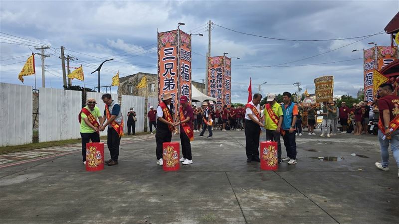 在鎮公所的精心安排下，「傳統文化祭」重現了恆春百年風華。（圖／翻攝畫面）