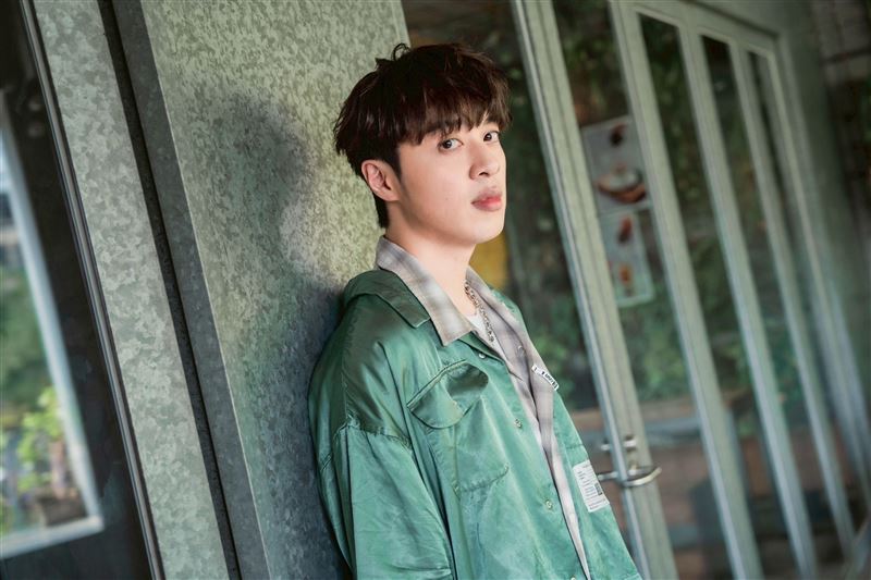 AP潘宇謙接受《三立新聞網》專訪。（圖／記者趙于瑩攝影）