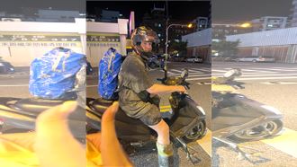 外國人化身鏟子超人　暖回我住花蓮網讚爆