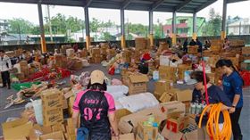 花蓮光復國小的物資站已堆滿物資。（圖／翻攝Kulas Umo臉書）