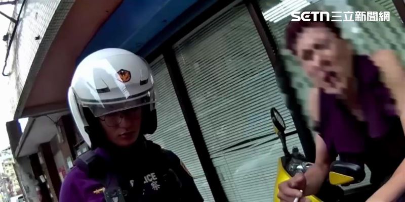 北市張姓Uber司機與梁姓Uber外送員發生行車糾紛，目擊者向警方講述經過。（圖／翻攝畫面）