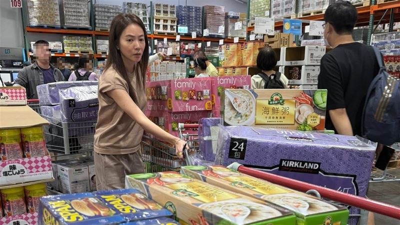 高宇蓁「親自搬送物資」賑災：花蓮加油