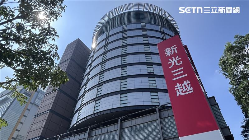 台中新光三越9月27日復業，等待了226天，所有人員都很激動。（圖／記者賴俊佑攝影）
