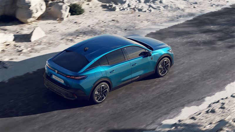 搭載P2 HYBRID油電系統與STLA Medium平台。（PEUGEOT提供）