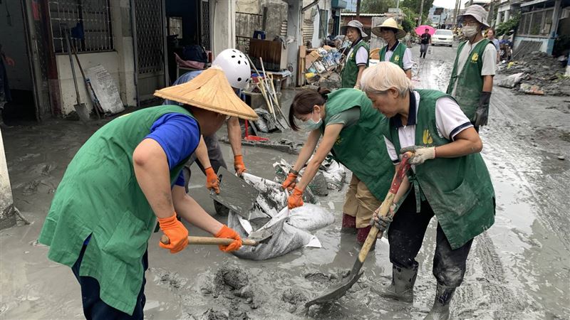 強颱樺加沙重創馬太鞍　清泥超人緊急馳援