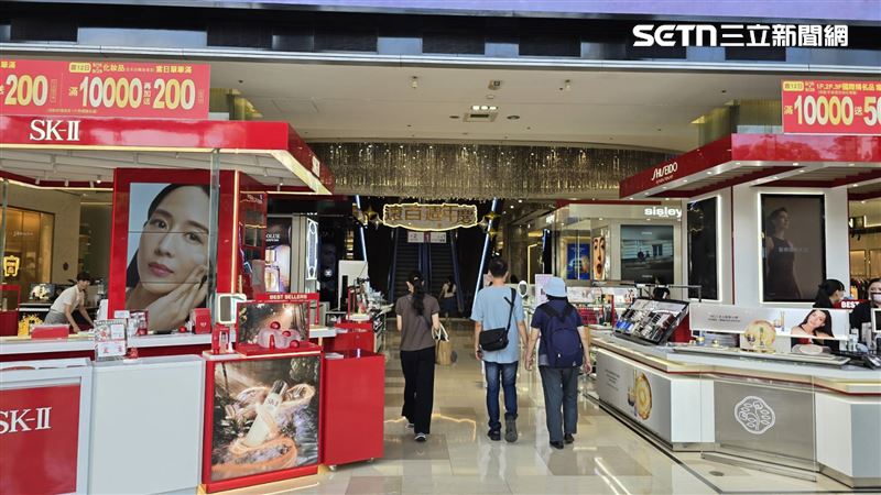 許多廠商以往大多以百貨通路為主，加上台中店的業績又占營收大部分，曾經黑暗卡貨的日子終於過去！（圖／記者吳泊萱攝影）