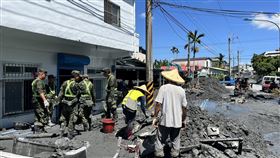 台灣人壽表示，保戶因樺加沙颱風事故死亡，提供每位保戶10萬元慰問金；若因本次事故住院治療，提供加護病房每位保戶5萬元慰問金，普通病房每位保戶1萬元慰問金。（圖／讀者提供）