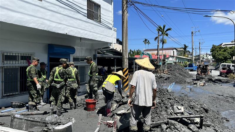 台灣人壽表示，保戶因樺加沙颱風事故死亡，提供每位保戶10萬元慰問金；若因本次事故住院治療，提供加護病房每位保戶5萬元慰問金，普通病房每位保戶1萬元慰問金。（圖／讀者提供）