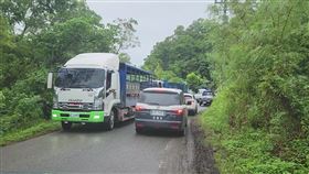 花蓮縣府今天公告，為了讓救災能量可以順利進入災區，193線道採取「單向通行」交管，北向車輛一律禁止行駛。