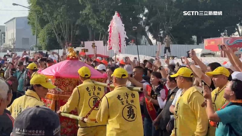 白沙屯媽祖來了「三神贊境」走遍南投市區