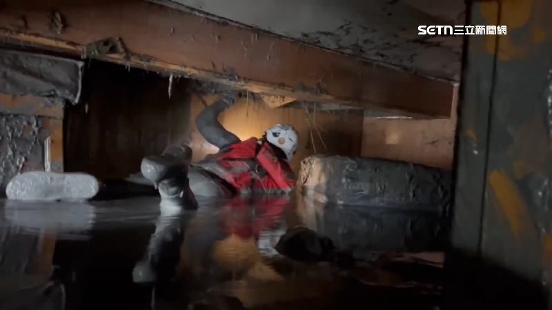 房舍遭洪流淹沒