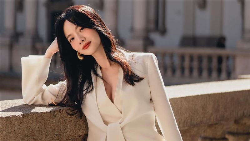 曾之喬當媽後尺度大開　低胸解放深V爆乳