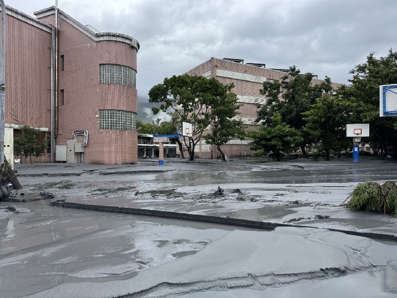 花蓮馬太鞍溪堰塞湖溢流造成嚴重災情，花蓮縣立光復國民中學受創嚴重，一樓水泥地、足球場、棒球場、行政辦公室、專科教室、中央廚房等處遭淤泥影響，泥沙預估淤積超過50公分