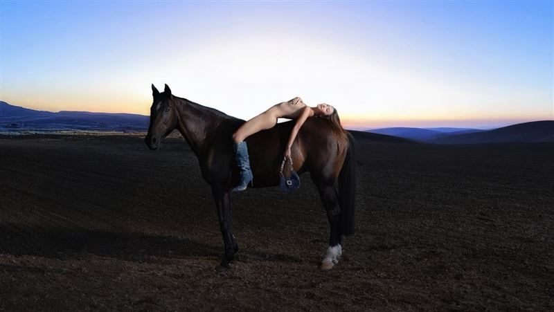 薔薔脫了！全裸「只用手遮點」網全暴動