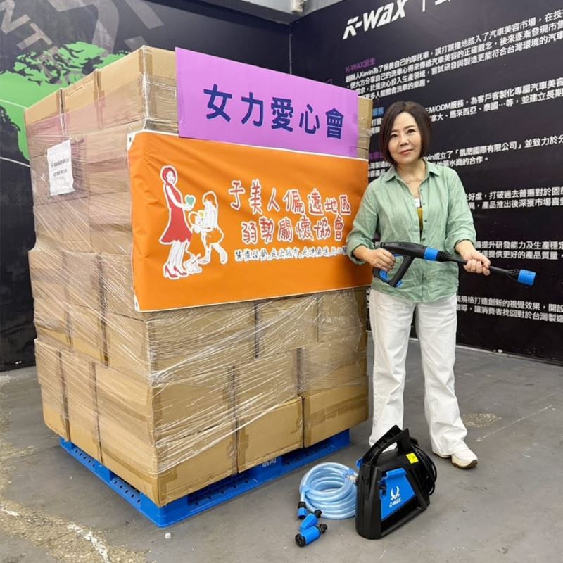 于美人連夜調度112台高壓清洗機。（圖／翻攝自臉書）