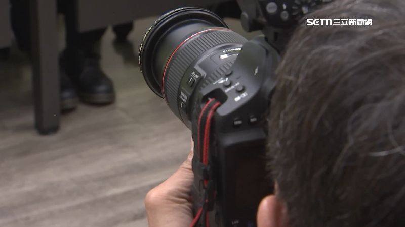 狗仔喊新聞自由：一場戰術性撤退道德包裝