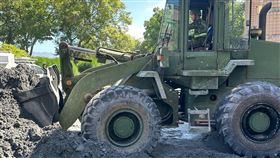 第5作戰區持續馳援花蓮，晝夜投入復原工作。（圖／第5作戰區提供） 