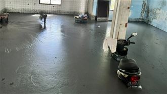 住家遭泥水淹沒「門打不開」！志工超崩潰
