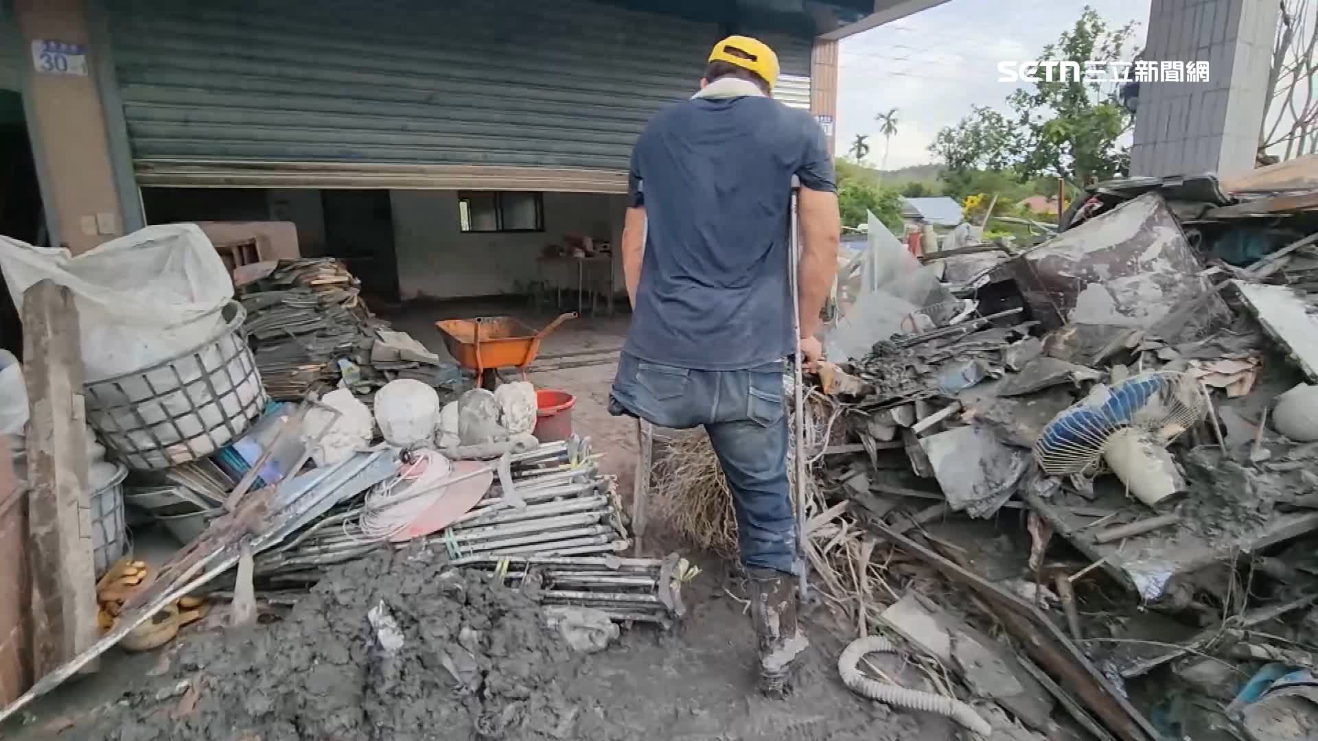 老闆年輕時因為工安意外導致左腳截肢