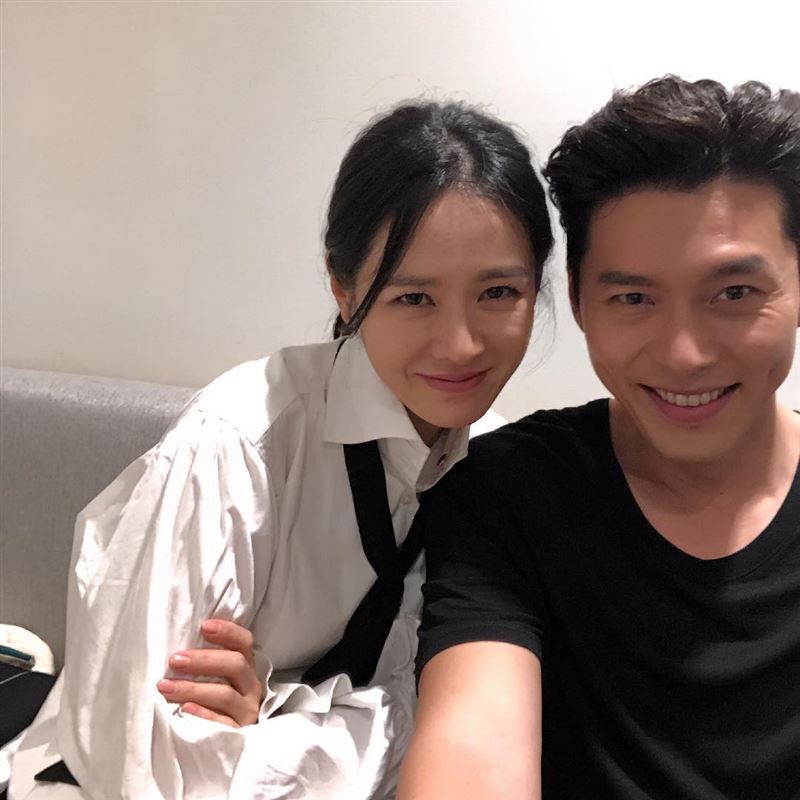 孫藝真日前在個人IG放上兩人甜蜜自拍照。（圖／翻攝自IG @yejinhand）