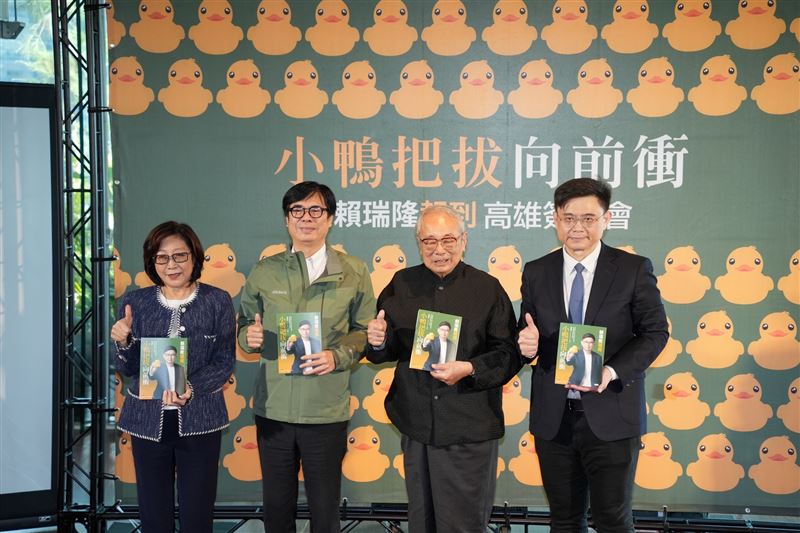 民進黨立委賴瑞隆3月舉辦簽書會，張俊雄現身相挺。（圖／翻攝自賴瑞隆臉書）