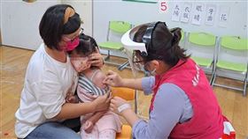 幼童打流感疫苗(南投縣政府提供)