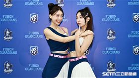 Fubon Angels韓籍成員李雅英和檸檬合影。（圖／記者劉彥池攝影）