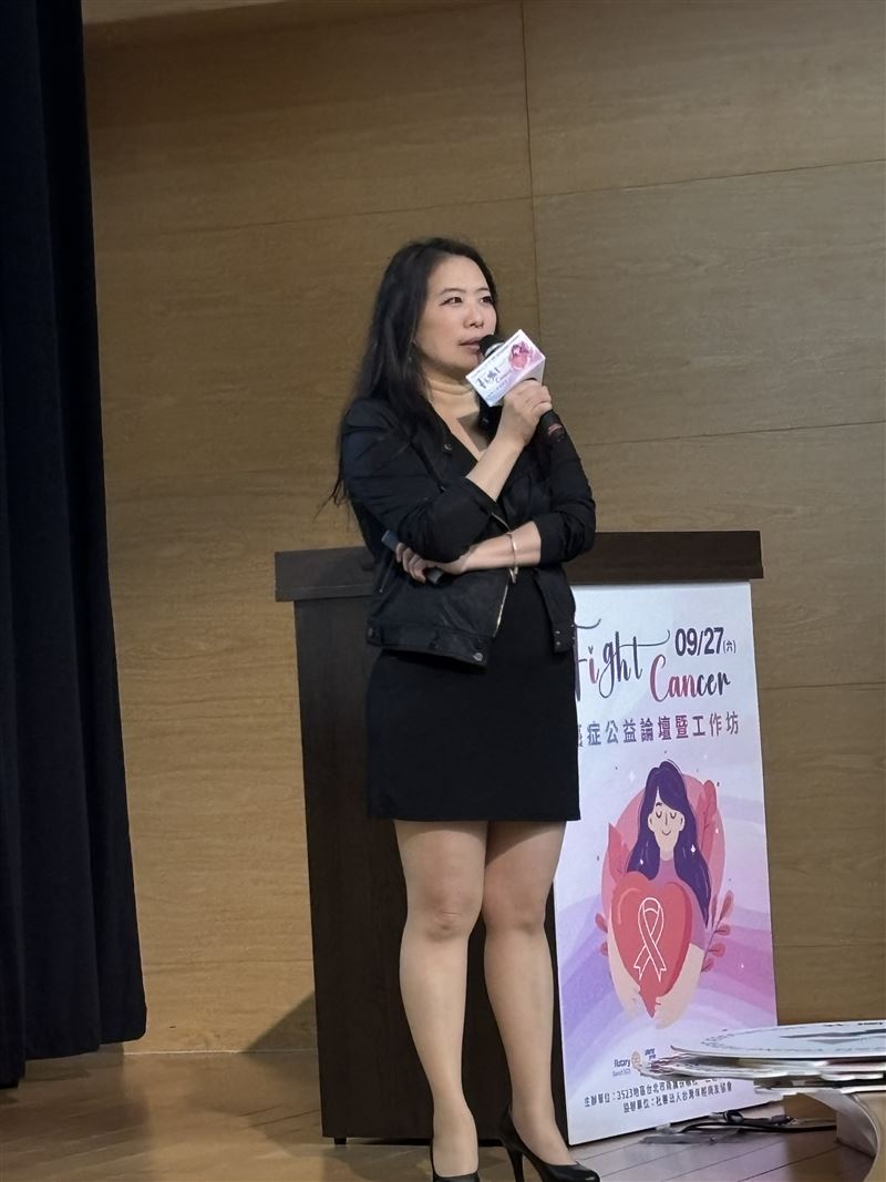 「癌症希望公益論壇」也安排高峰對談，由南鷹扶輪社創社社長周育瑾擔任主持人，南鷹生技衛星社創社主席陳孟專博士與來自醫療、產業、心理照護及病友組織的專家學者，針對如何從醫療創新、社會支持、產業協作等角度「打造癌症友善生態系」，展開深度對談。(圖／南鷹扶輪社提供)