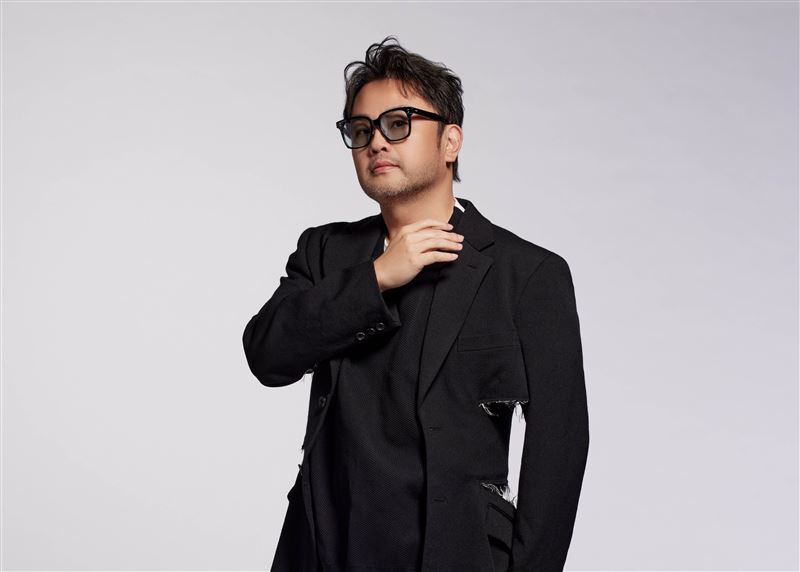 蘇震洋首度合體14歲愛子拍MV。（圖／綵星娛樂提供）