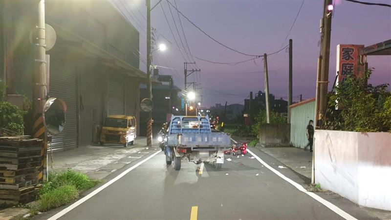 台中市潭子區甘水路2段1輛小貨車與電動代步車發生碰撞，小貨車駕駛涉酒駕，駕駛代步車的吳姓婦人傷重送醫不治。（圖／中央社）