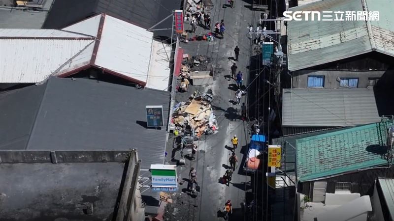 除了鏟子超人外，當地民眾也提出，目前需要機車大隊支援載送物資投遞到有需要的災民手中！(圖/翻攝畫面)