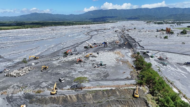 界指馬太鞍溪堤防損壞是此次致災原因，經濟部水利署日前澄清，並非屬實，康芮颱風受損的馬太鞍溪右岸光復3號堤段，今年7月已完成修復。（圖／經濟部提供）