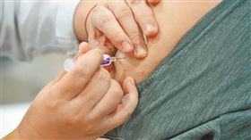 ▲疾管署規劃公費流感疫苗分兩階段接種。（圖／報系資料照）