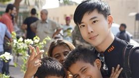 陳孝志多年投入非洲孩童關懷計畫，對於孩童的反饋相當感動，讓他堅持秉持良善，看到自家親姊長期軟禁母親，讓他無法理解。（陳孝志提供）