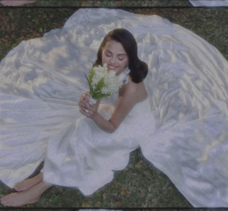 賽琳娜戈梅茲曬出多張復古婚紗照。（圖／翻攝自IG @selenagomez）