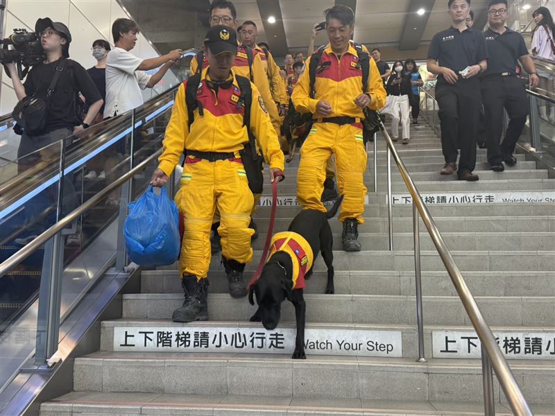 台中搜救隊3天救出或協助撤離22人，其中包含罹難者大同村陳姓鄰長。（圖／台中市消防局提供）