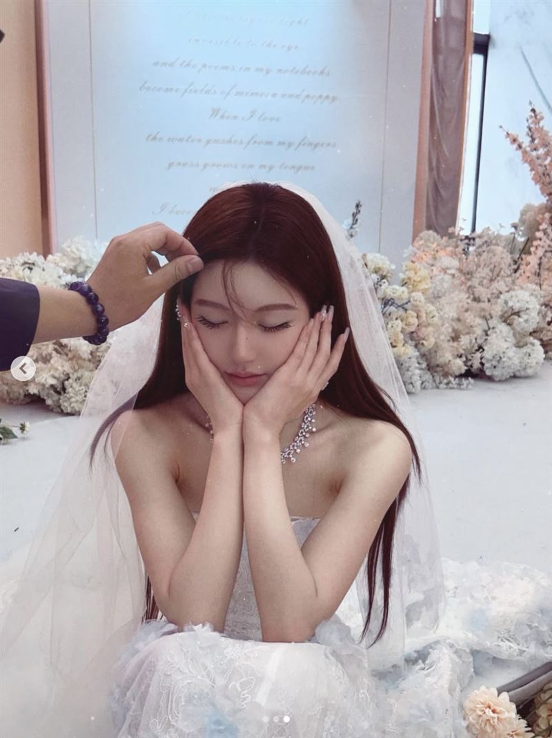 趙露思曬婚紗美照。（圖／翻攝自IG）