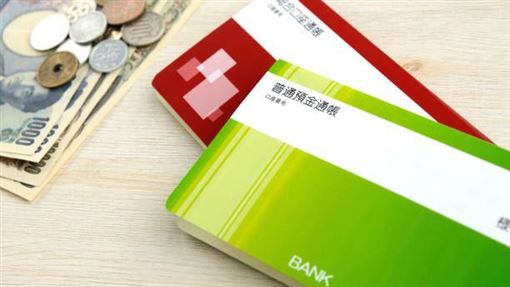 母親笑著說別擔心　存摺數字揭隱藏生活