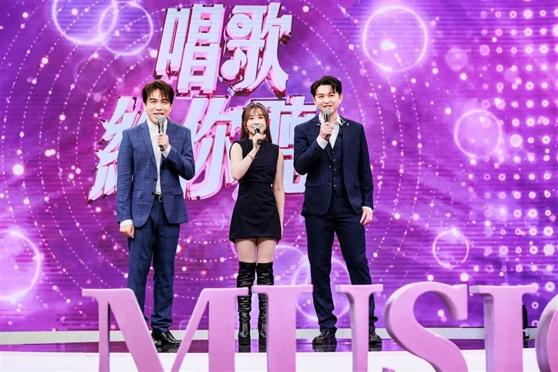 主持群許志豪（左起）、杜忻恬、李子森合作。(圖／中天綜合台提供)