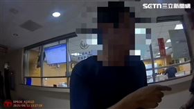 北市王男前往北檢洽公時，竟直接騎走停車格內的機車。（圖／翻攝畫面）