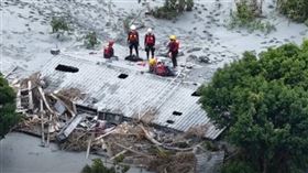 花蓮縣消防人員執行光復鄉佛祖街搜索救援任務。（圖／翻攝自臉書／花蓮縣消防局）
