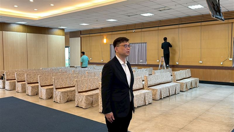 賴瑞隆今（28）日到行政院前院長張俊雄靈堂追思。（圖／翻攝賴瑞隆臉書）